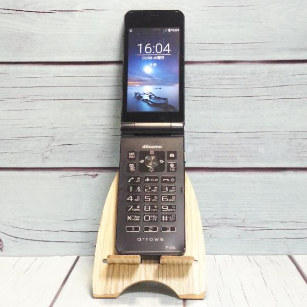 商品は本体（バッテリー内蔵）のみです。その他の付属品はありませんのでご注意ください。【特記事項】なし。【バッテリー性能】著しい性能低下がないことを確認しています（OSからの性能確認不可）【液晶の状態】擦り傷とボタン痕、色むらがみられますが、...