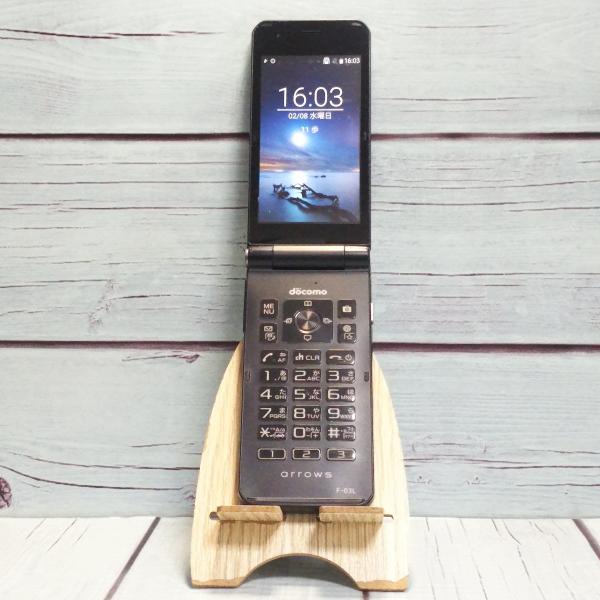 商品は本体（バッテリー内蔵）のみです。その他の付属品はありませんのでご注意ください。【特記事項】なし。【バッテリー性能】著しい性能低下がないことを確認しています（OSからの性能確認不可）【液晶の状態】複数の擦り傷とボタン痕、若干の色むらと右...