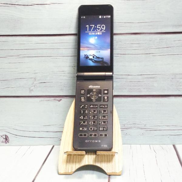 商品は本体（バッテリー内蔵）のみです。その他の付属品はありませんのでご注意ください。【特記事項】なし。【バッテリー性能】著しい性能低下がないことを確認しています（OSからの性能確認不可）【液晶の状態】ボタン痕と若干の色むら、内部汚れがみられ...