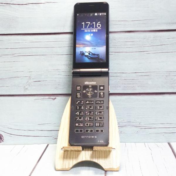 商品は本体（バッテリー内蔵）のみです。その他の付属品はありませんのでご注意ください。【特記事項】なし。【バッテリー性能】著しい性能低下がないことを確認しています（OSからの性能確認不可）【液晶の状態】擦り傷とボタン痕、若干の色むら、内部汚れ...