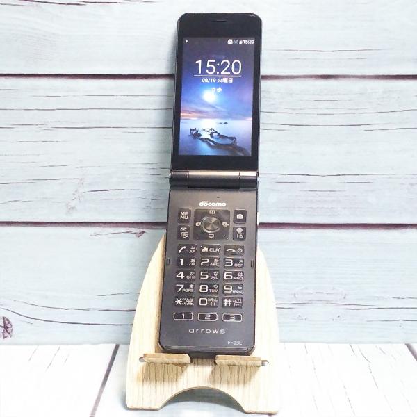 商品は本体（バッテリー内蔵）のみです。その他の付属品はありませんのでご注意ください。【特記事項】なし。【バッテリー性能】著しい性能低下がないことを確認しています（OSからの性能確認不可）【液晶の状態】擦り傷とボタン痕、若干の色むらと左側に内...