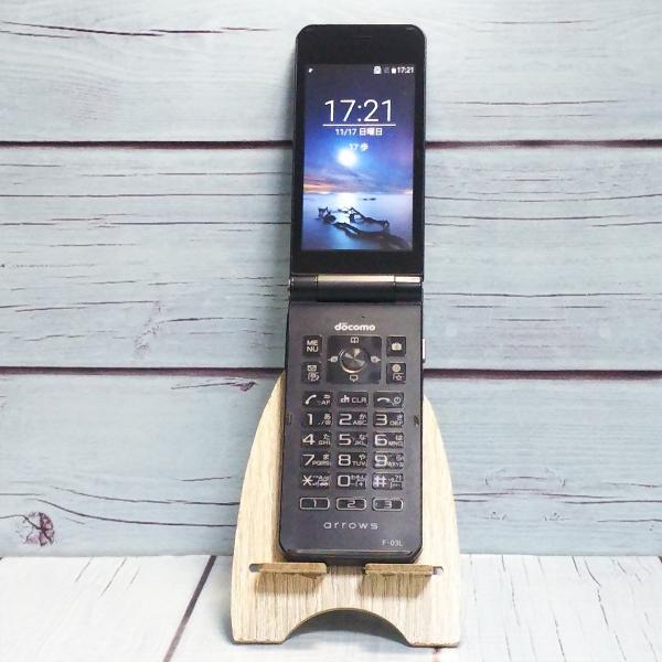 商品は本体（バッテリー内蔵）のみです。その他の付属品はありませんのでご注意ください。【特記事項】なし。【バッテリー性能】著しい性能低下がないことを確認しています（OSからの性能確認不可）【液晶の状態】擦り傷とボタン痕、若干の色むらと右側に液...