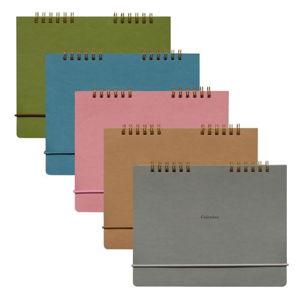 手帳で人気のレプレを「持ち運べるデスクカレンダー」に。デスクではカレンダーとして、携帯時にはマンスリー手帳さながらに予定を確認いただけます。手帳に書き写す手間もなく、開いて置くだけで自立できるので機動性も優秀です。レプレカスタマイズDタイプ...