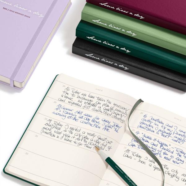 Amazon.co.jp: ロイヒトトゥルム 日記帳 A5 5年連用 ライラック