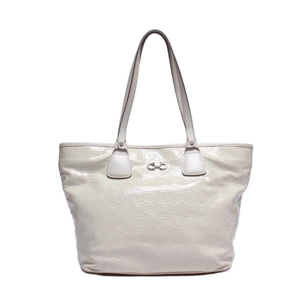 【X'masセール★30%OFF】サルヴァトーレフェラガモ Salvatore Ferragamo トートバッグガンチーニ ベージュ シルバー レディース 中古 サルヴァトーレフェラガモ トートバッグ 肩掛け ガンチーニ レディース