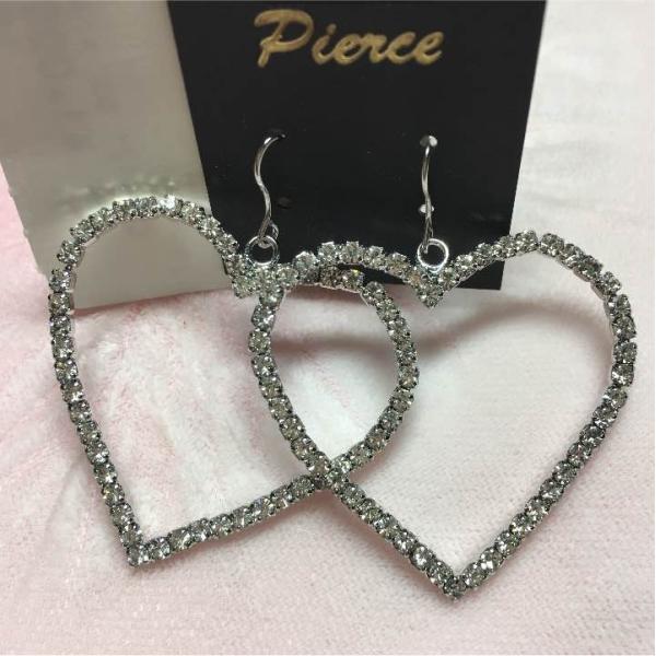 日本メーカー・エルプラトが自信をもってご提供する社交ダンス衣装