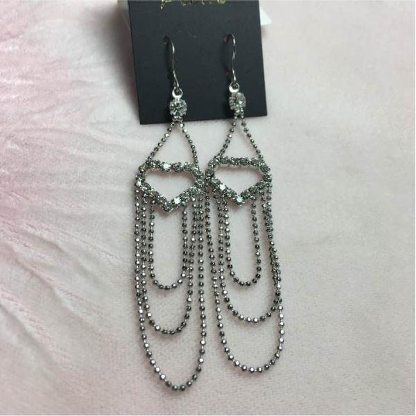 日本メーカー・エルプラトが自信をもってご提供する社交ダンス衣装