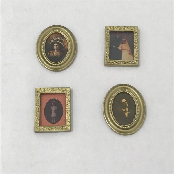 ※お急ぎの場合は、ご注文時に※※＜宅配便＞をご選択ください（有料）※ミニチュア雑貨 フォトフレーム 4点セット　シルバニアの家具の実寸とほぼ同じスケール感ですのでシルバニアにもお使い頂けそうです素　材：樹脂　紙カラー：サイズ：　高さ27mm...