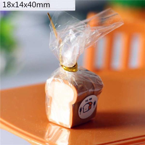 ※お急ぎの場合は、ご注文時に※※＜宅配便＞をご選択ください（有料）※ミニチュア雑貨 食パン　シルバニアの家具の実寸とほぼ同じスケール感ですのでシルバニアにもお使い頂けそうです※丸い食パンのみの販売となります。※小物・家具は付属しておりません...