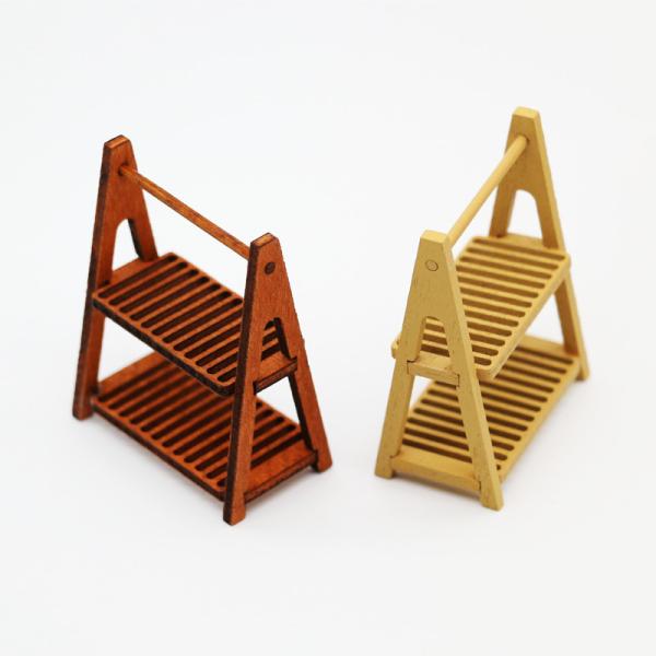 ※お急ぎの場合は、ご注文時に※※＜宅配便＞をご選択ください（有料）※ミニチュア雑貨 木製 二段 棚お気に入りのドールハウスのカスタマイズにいかがですか素　材：木　カラー：2カラーサイズ：写真参照　　　生産地：中国