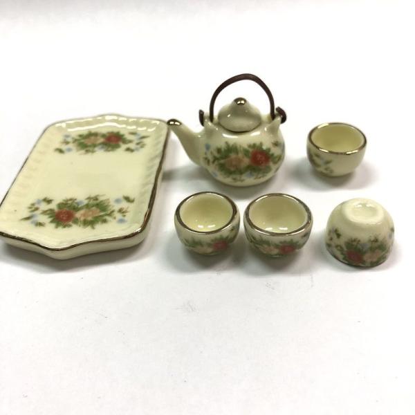 ※お急ぎの場合は、ご注文時に※※＜宅配便＞をご選択ください（有料）※ミニチュア雑貨 陶器の湯呑セットお好みのドールハウスのカスタマイズに素　材：陶器サイズ：トレー：40×60mm　急須：32×20ｍｍ　湯呑：15×15ｍｍ　生産地：中国