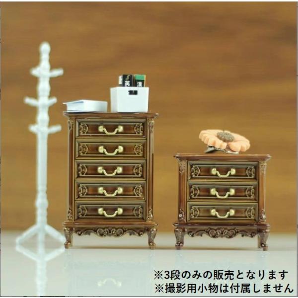 ※お急ぎの場合は、ご注文時に※※＜宅配便＞をご選択ください（有料）※ミニチュア雑貨  アンティーク家具　チェストお好みのドールハウスのカスタマイズに※撮影用小物は付属しません素　材：プラスチックカラー：サイズ：45×40×22ｍｍ生産地：中国