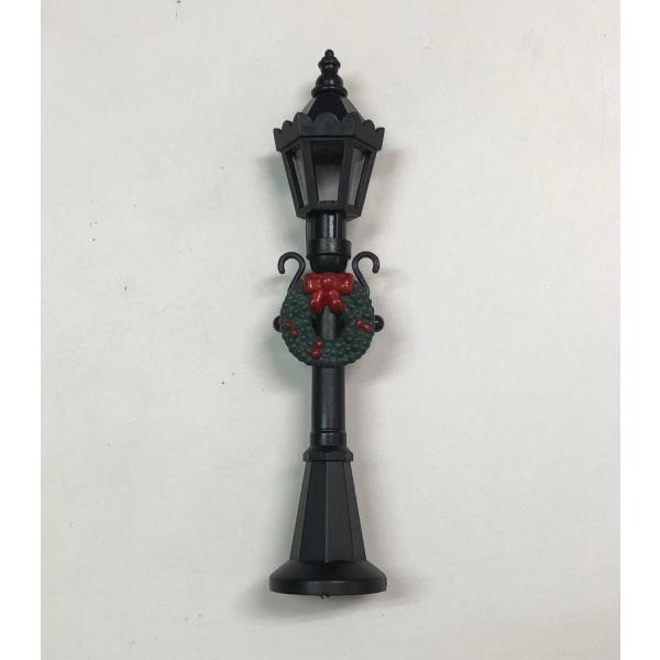 ※お急ぎの場合は、ご注文時に※※＜宅配便＞をご選択ください（有料）※ミニチュア雑貨　クリスマスリースの街灯ドールハウスのパーツカスタマイズしてはいかがですか※この商品は光る仕様ではございません。※撮影用小物は付属しません。素　材：プラスチッ...