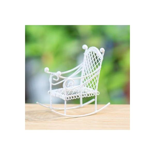 ※お急ぎの場合は、ご注文時に※※＜宅配便＞をご選択ください（有料）※ミニチュア雑貨 白いロッキングチェア　椅子お洒落な白い金属製　ロッキングチェアどこにでも映えるお洒落なイス小さなドールを座らせてもかわいいですね※白のみの販売です※撮影用小...