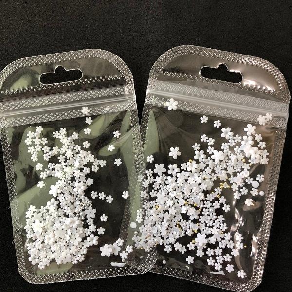 送料無料 ネイルチップ ネイルパーツ 白花 パール お花 金銀 ネイル