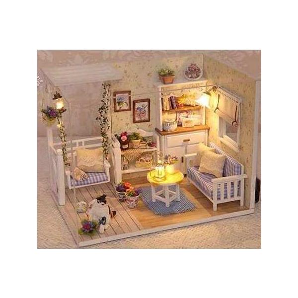 ドールハウスキット Kittin Diary（子猫のいるお部屋）子猫のいるリビングがお洒落なDIYキットです。お部屋のインテリアと小物が沢山作れるドールハウス。家具などもオシャレにできているので、ミニチュアのフェイクフードの置き場所に困って...