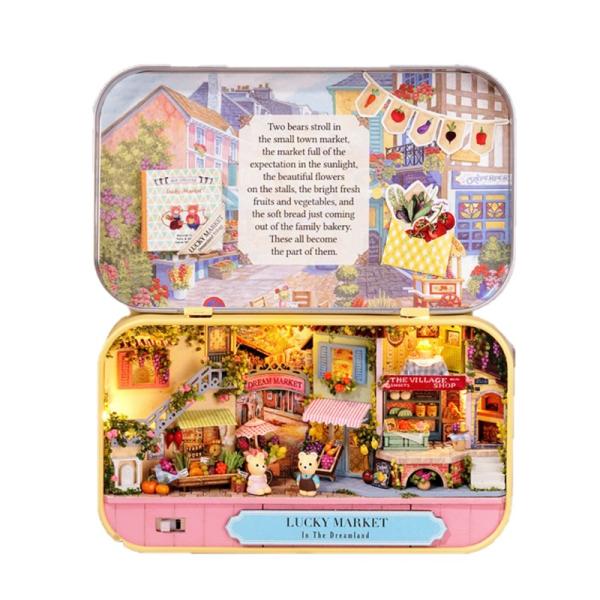 送料無料ミニチュア ドールハウスキット ラッキーマーケットにぎやかな市場のミニチュアドールハウスキット！少な目のパーツで初心者向けDIYキットです。ライト内臓で、点灯すると暖かな色合いのロマンティックな雰囲気になります。趣味や、入院中の暇つ...