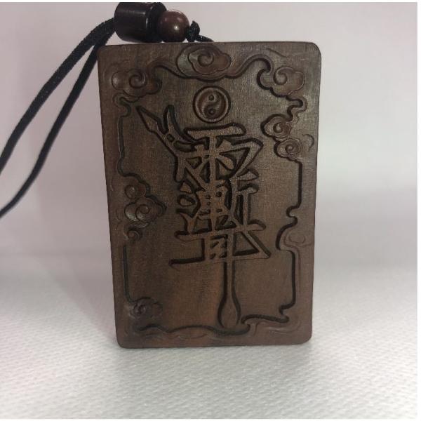 ペンダント 木製 木彫り 天然素材 バッグチャーム ナツメ お守り ファッション小物 key60501