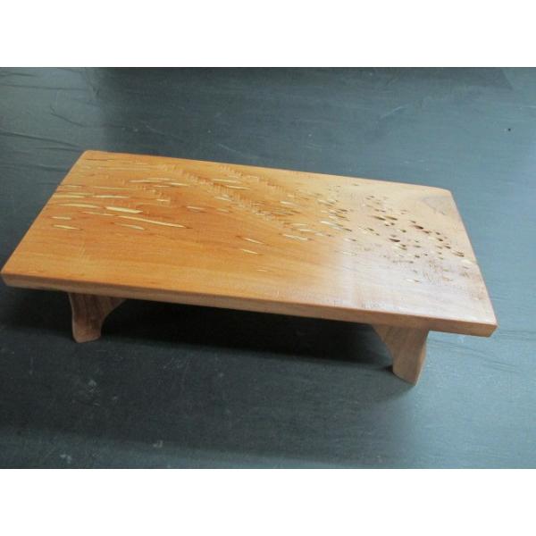 （銘木セレクション）某県の天然記念物であった樹齢400年の山桜の木が老朽化のため撤去されることになりました。その山桜の木は直径が１ｍ３０ｃｍありまして最大級の山桜でしたがその木の一部分が蜂の巣状態になっておりましたのでその部分を丁寧に製材し...