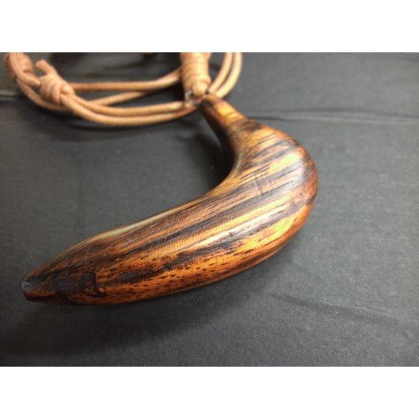 ゼブラウッド拭き漆バナナペンダント 木製ペンダント 果物ペンダント