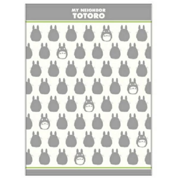 いつも変わらぬ可愛さと人気でみんなに愛されているトトロとネコバスのベビーケットです。これからの季節にタオルケットは色んな場面で大活躍いたします。特にこれからの季節のお昼寝ケットとして重宝いたします。ママも赤ちゃんもいろんな使い方で楽しんでく...