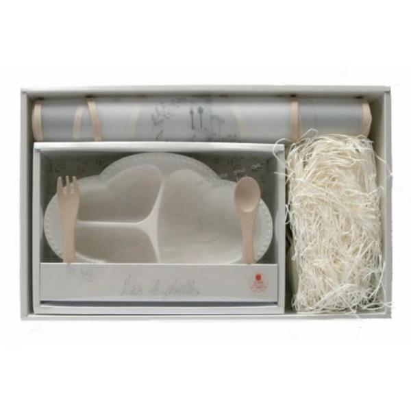 素材も仕上げも一格上の高級食器セットができました。ワンプレート食器とスプーン　フォーク　お食事マット　お食事エプロンのセットです。一つのプレートでお食事ができて、汚れに強いマットとエプロンがセットになっている実用的なセットです。。プレートは...