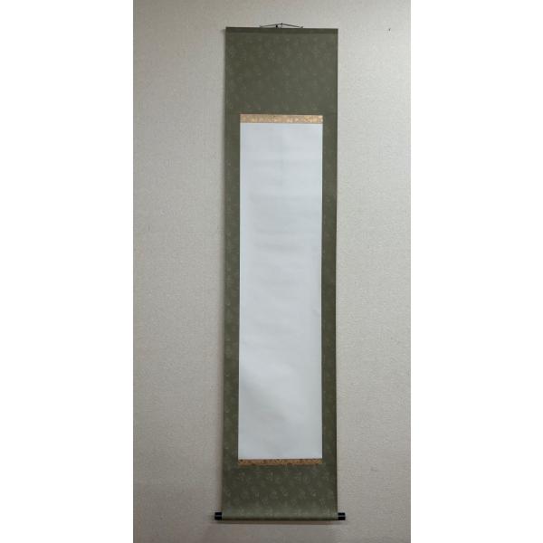 [Release date: February 13, 2025]総巾：510mm総丈：1975mm軸巾：455mm白紙：335mm×1351mm裂色：薄緑色・草色　柄重さ：359g※多少誤差がありますがご了承ください。日本製 ・収納用の紙...