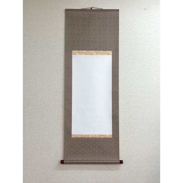 [Release date: May 9, 2025]総巾：509mm総丈：1300mm軸巾：455mm白紙：338mm×674mm裂色：グレー系　草花柄重さ：285g※多少誤差がありますがご了承ください。日本製 ・収納用の紙箱が付いていま...