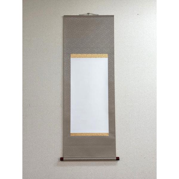 [Release date: June 17, 2025]総巾：510mm総丈：1300mm軸巾：455mm白紙：338mm×674mm裂色：ベージュグレー系　花柄重さ：306g※多少誤差がありますがご了承ください。日本製 ・収納用の紙箱が...