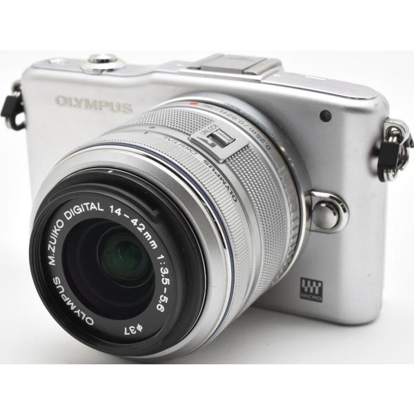 ★ご覧いただき誠にありがとうございます★★写真を上手く撮る方法のマニュアルプレゼント致します♪【オススメポイント♪】★1品限定！カッコいいシルバー♪★手振れ補正付きなので初心者でも綺麗な写真が撮れる♪★新品 大容量SDカード(32GB)付き...