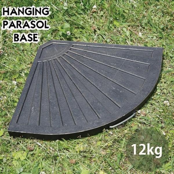 ●特徴・重量感のあるハンギングパラソル用のパラソルベース●仕様【サイズ】幅47×奥行47×高さ4.2cm【重量　】12ｋｇ【材質　】コンクリート【カラー】ブラック(9879552)※欠品、７月末入荷予定【生産国】中国※メーカー直送の為、キャ...