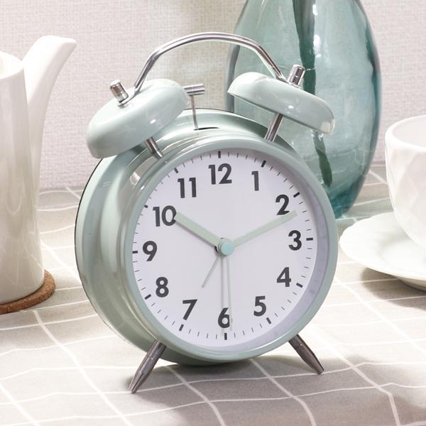 レトロモダンでお洒落なデザイン。かわいいフォルムのツインベル。ジリリリリリリっと鳴る、昔ながらの目覚まし時計。●シンプルスタイリッシュな外観レトロながらも高級感のあるスチールボディ。可読性の高い文字盤＆おしゃれでインテリア性抜群のシンプルで...