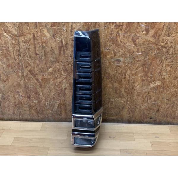ヴォクシー DBA-ZRR85W 右テールランプ 81551-28700 : IAC-PARTS