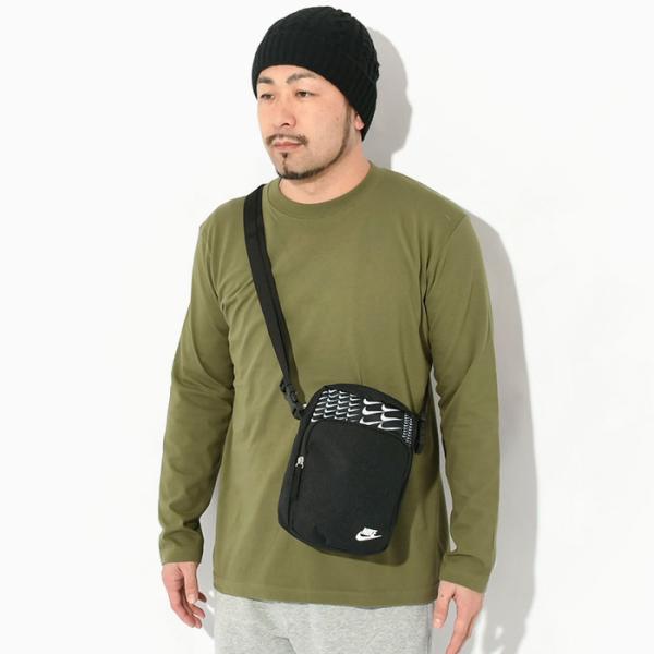 非売品　遊戯王 ナイキ　ショルダーバッグ　ブラック　ペットボトル　ジャンプ付属 非売品遊戯王 ナイキショルダーバッグブラックペットボトルジャンプ付属