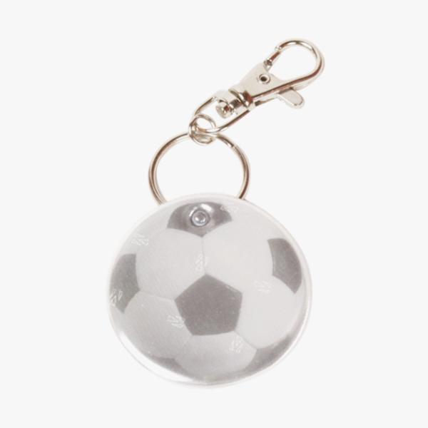 KIILU（Ｋ−ル）社のフットボール（サッカーボール）がデザインされたリフレクターになります。リフレクターは、反射材使用で、暗闇でドライバーに歩行者の存在を知らせてくれます。かわいいのにとっても優秀な交通安全グッズです。ちょっとしたプレゼン...