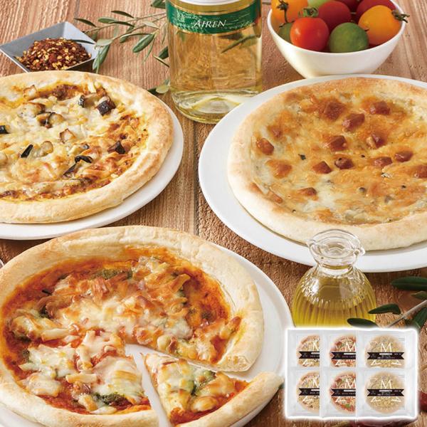ミミはもちもち、外はパリパリッとするナポリ風クラストに、チーズ数種に黒トリュフを使ったピッツァ。赤ワインエキスを使用し、ピリッとスパイシーに仕上げたボロネーゼソースのピッツァ。バジルの香りにこだわったマルゲリータピッツァの3種類。それぞれの...