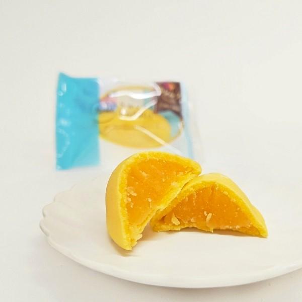 大阪発祥のブランドさつまいも『夢シルク』を使用！！開けた瞬間から、お芋のいい香りがします。一口食べると、夢シルクが口いっぱいに広がり幸せに！手土産に、また個包装なのでバラマキにも。ご自宅のおやつにもピッタリです。