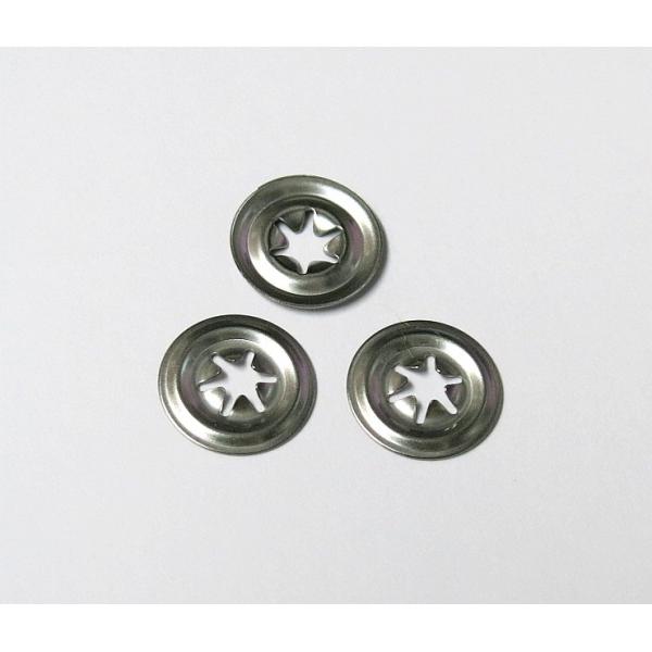 さし目用のワッシャーになります。さし目などを布に刺して反対側よりワッシャーで止めます。■ワッシャー直径：約13〜14mm■50個入り■適用サイズ：さし目（8mm〜10mm）■適用サイズ：クリスタルアイ(8mm〜10mm）■適用サイズ：動物の...