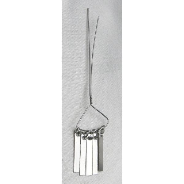 ≪日本人形用材料≫人形用の５枚ビラ。日本人形や羽子板のかんざしに最適です。■２個入り ■サイズ：長さ約７.５cm／ビラ長さ２cm★メール便についてお客様の郵便ポストに投函するサービスです。時間指定サービスがご利用出来ません。商品の破損や紛失...