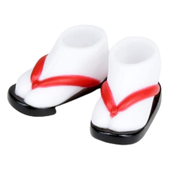 足袋と草履が一体になった形状の11cmボディ用ソフビ靴靴底に付いたマグネットが鉄製品上での自立をサポートします。カラー：赤／艶黒【注意】当製品は11cmボディの足にぴったり合わせて製作されています。着脱の際はブーツ（もしくはブーツを履いた足...