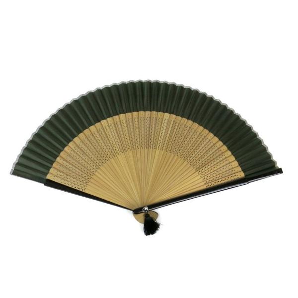 プレゼント用に箱に入れての包装も無料で承ります贈り物としても最適です。（和柄包装紙のみで包装になりますのでリボンはありません）◇扇子寸法：長さ2１cm◇シルク１００％【メール便について】商品をお客様の郵便ポストに投函するサービスです。時間指...