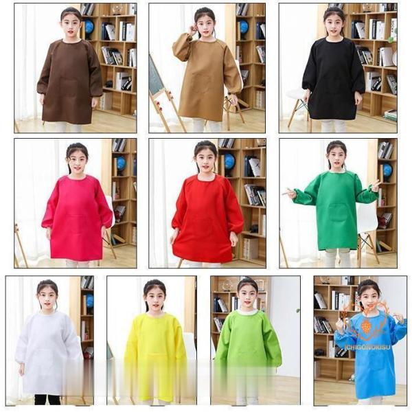 シンプルデザインの子供用長袖スモックです。お名前を書けるネームタグ付き！首まわりはゴム仕様になっているのでお子様1人でも着替えが楽ちん♪習字や図画工作などの時間に活躍！衣類の汚れ予防に◎撥水加工なのも嬉しいポイントです♪ポケット付きでハンカ...