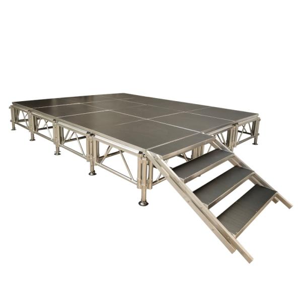 ■工具がいらず、天板をのせるだけの簡単組立！■アルミ構造体をベースにしたステージ。高さ3段階に調整可能！■設営・撤去が簡単な折りたたみ式アルミステージセット！■折りたたんで収納できるので収納場所もとらず便利です。■2人で簡単に設置できます。...