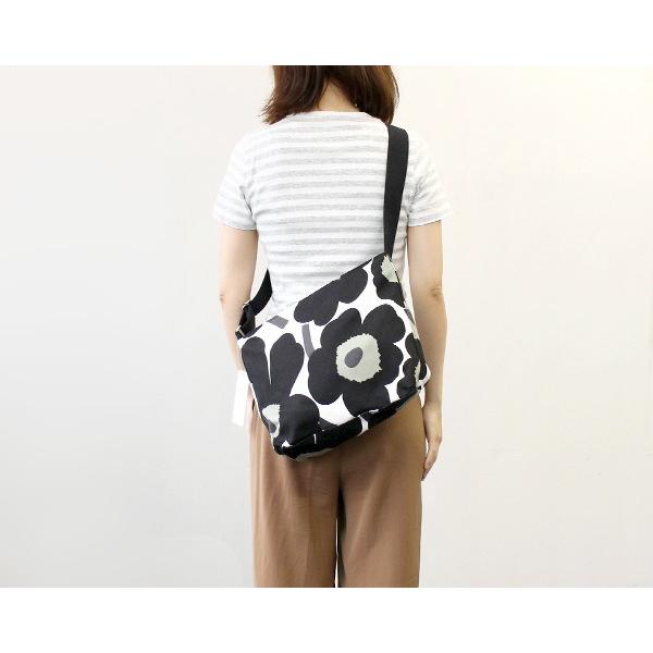 マリメッコ ウニッコ オスマ ショルダーバッグ ブラック Marimekko Unikko Osma イデールヤフーショップ 通販 Yahoo ショッピング