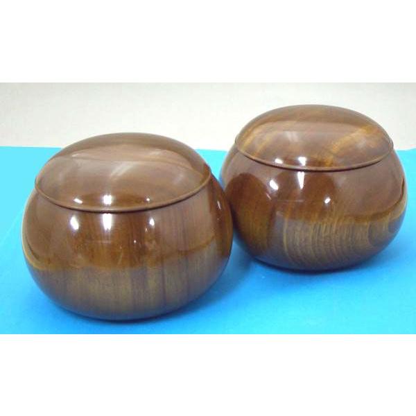 手作りの工芸品の碁笥にはまろやかさと言うか、一種独特の味わいがあります。手作りですので、ご注文を承った後に生産致します。発送まで1週間〜10日程お日にちを頂戴いたします。