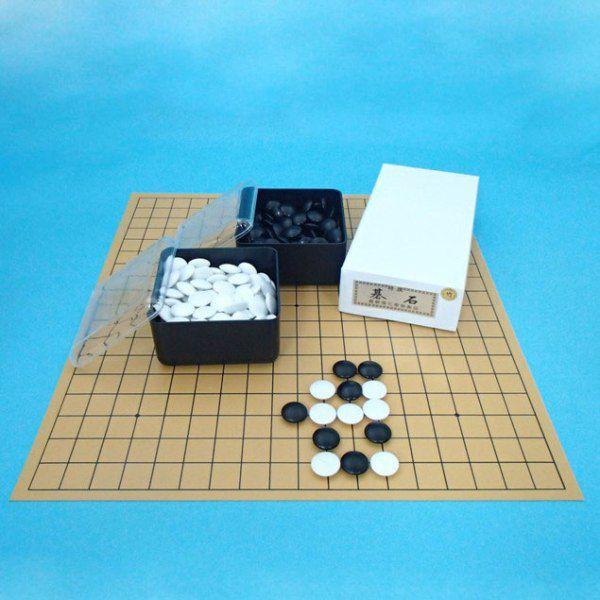 囲碁セット　塩ビの碁盤とプラスチック碁石竹と角ケースのセット（特価）