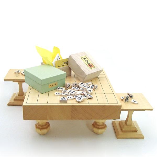 木製将棋セット　ヒバ2寸卓上・足付兼用将棋盤に山形天童の白椿上彫駒に駒台付