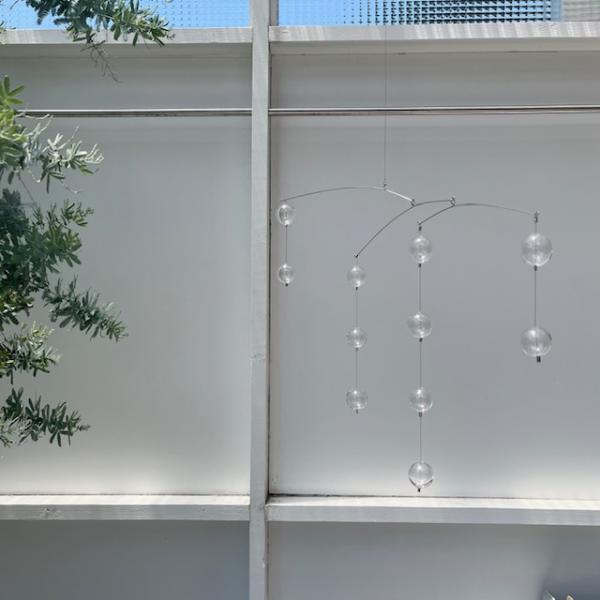 プロダクトメーカー mother tool さんとのコラボレーションで、HARIO Lampwork Factoryさんオリジナルのガラスのモビールができました。HARIOさんののガラス職人がバーナーワークで手づくりしたパーツを、mothe...