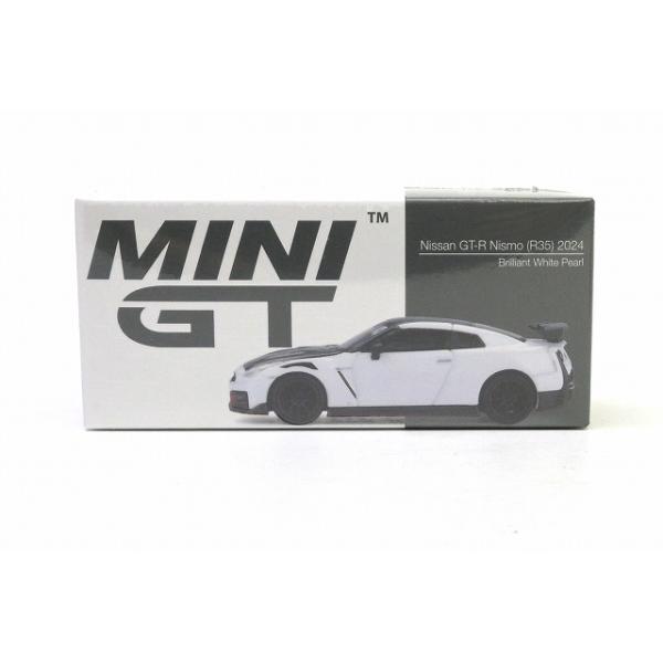 1045 Nissan GT-R Nismo (R35) 2024 ブリリアントホワイトパール (右