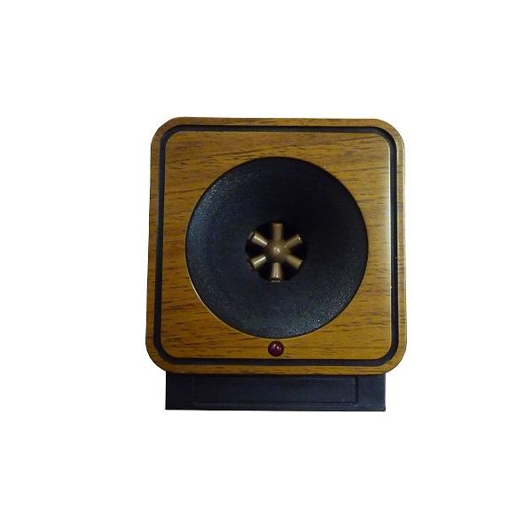 シックな木目調の超音波方式のネズミ撃退器です。ネズミは７７ｄB（デシベル）以上の音圧では餌や水分を取らなくなり、隠れ場所からも移動し始めます。自動で超音波を３００００ヘルツから６５０００ヘルツの間で放出し、ネズミが一定の超音波の音波に対し免...